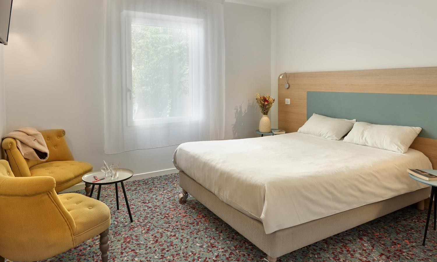 Photo of Hôtel Revotel